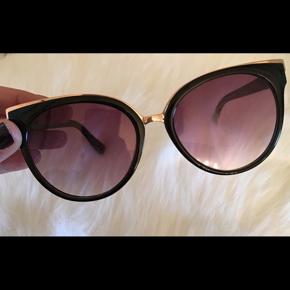 Black sunglasses - Picture 2 of 2